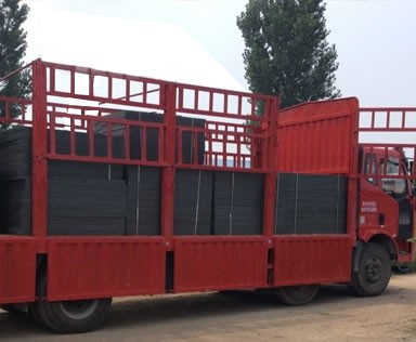 呼和浩特東北齒形鋼格板裝車